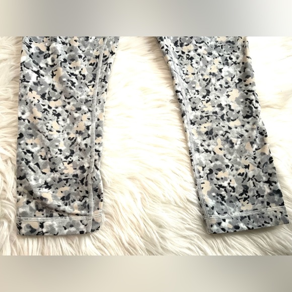 Lululemon cropped leggings - Picture 6 of 13